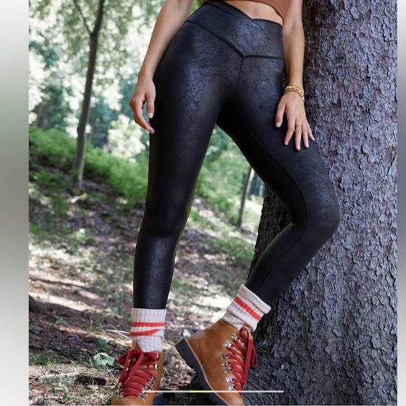 aerie crackle crossover waist leggings - Picture 2 of 10